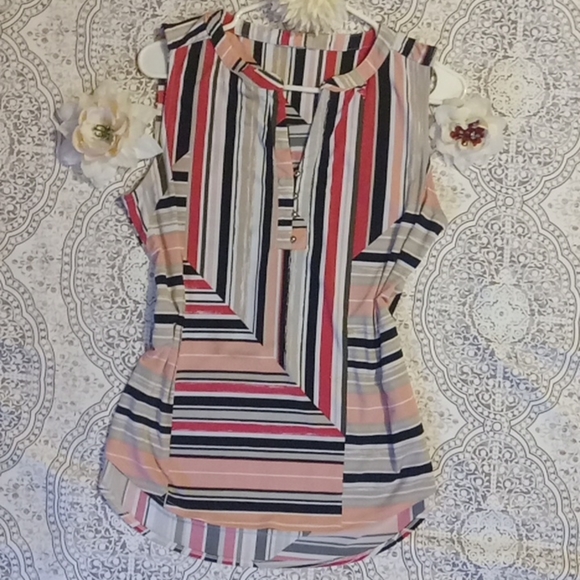 CUTE V-cut patterned blouse - Picture 14 of 14